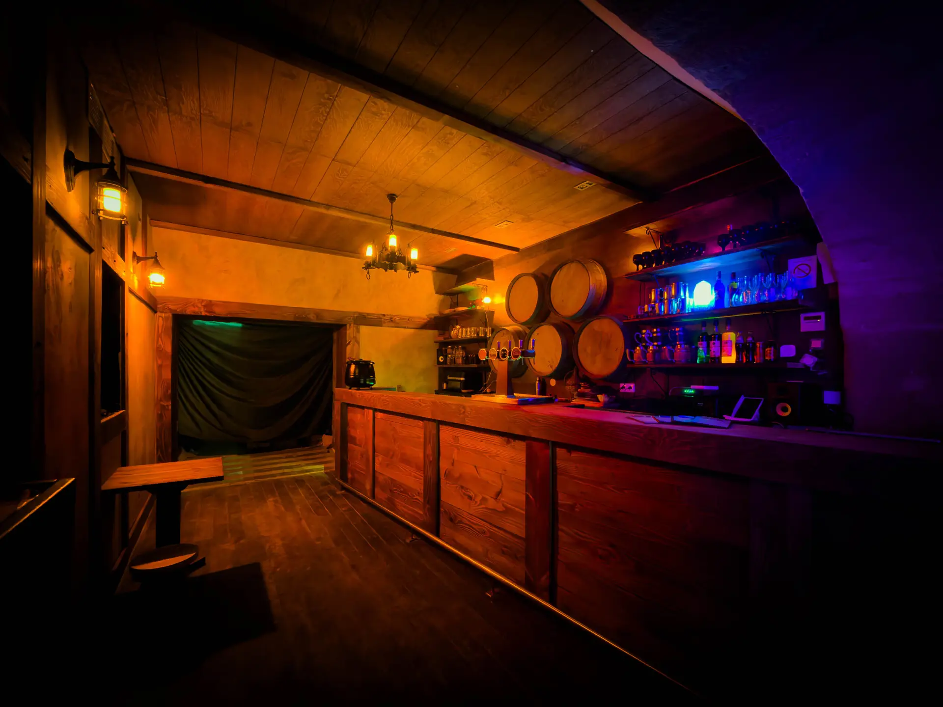 La salle du bar du Cristal d'Æther, bar immersif dans l'Écusson à Montpellier